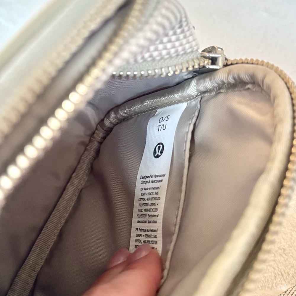 NWT Lululemon Crossbody Camera Bag *Canvas 2L – Movage Tan/Light Ivory/Raw Linen - Picture 15 of 16